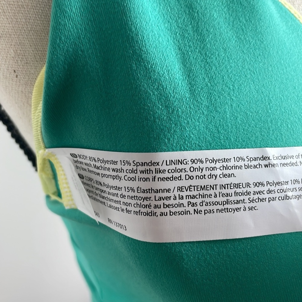 NWT Marika Mid Impact Sports Bra SZ XL Unique Back Soft Stretchy Removable Pads - Picture 5 of 9